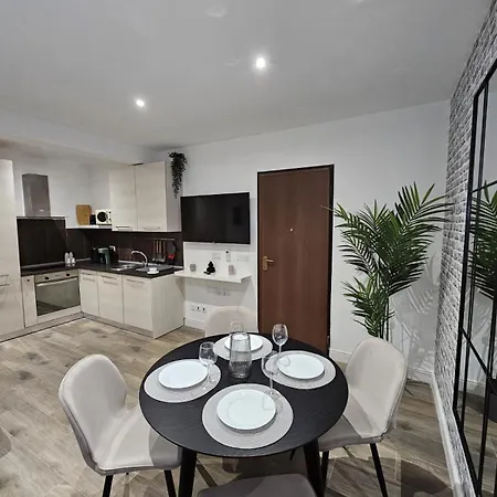 Promenade I - Modern 2br With Balcony *