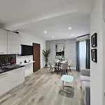 Promenade I - 1min To Seafront 아파트 *